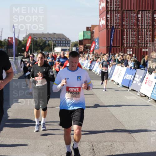 03.10.2025 - Köhlbrandbrückenlauf Jannik Wohlers http://msf.ph/oto/9054798 03.10.2025 13:10:03 Ziel 4196, 4260, 4573, 4718, 4730, 4787, 4837, 4929, 5763, 5977, 6083, 6111, 6428, 6432, 6750, 6764 meine-sportfotos.de