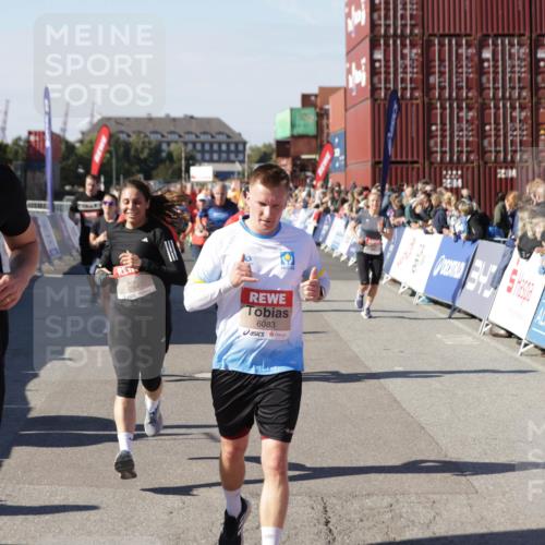 03.10.2025 - Köhlbrandbrückenlauf Jannik Wohlers http://msf.ph/oto/9054806 03.10.2025 13:10:03 Ziel 4196, 4260, 4573, 4718, 4730, 4787, 4837, 4929, 5763, 5977, 6083, 6111, 6428, 6432, 6750, 6764 meine-sportfotos.de