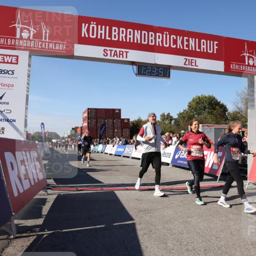 03.10.2025 - Köhlbrandbrückenlauf Lena Gebhardt http://msf.ph/oto/9054810 03.10.2025 13:23:51 Ziel 4285, 4465, 4743, 4918, 5081, 5093, 5397, 5431, 5709, 5742, 5855, 6728 meine-sportfotos.de