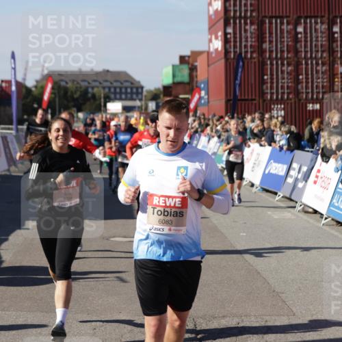 03.10.2025 - Köhlbrandbrückenlauf Jannik Wohlers http://msf.ph/oto/9054816 03.10.2025 13:10:04 Ziel 4196, 4260, 4573, 4718, 4730, 4787, 4837, 4929, 5763, 5977, 6083, 6111, 6428, 6432, 6750, 6764, 6813 meine-sportfotos.de
