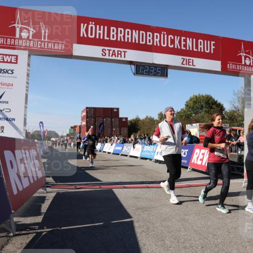 03.10.2025 - Köhlbrandbrückenlauf Lena Gebhardt http://msf.ph/oto/9054822 03.10.2025 13:23:52 Ziel 4285, 4465, 4918, 5081, 5093, 5431, 5709, 5742, 6728 meine-sportfotos.de