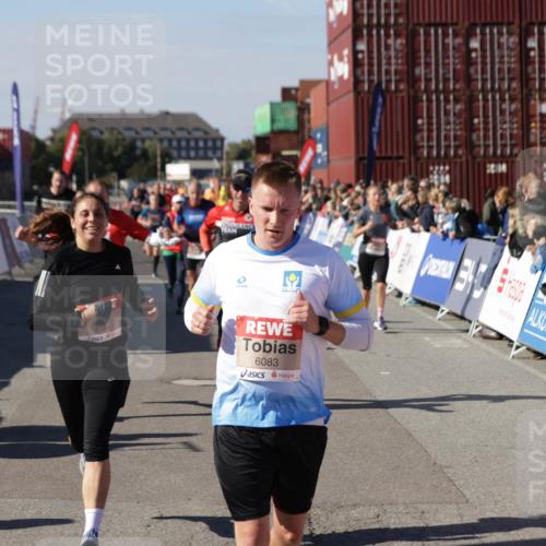03.10.2025 - Köhlbrandbrückenlauf Jannik Wohlers http://msf.ph/oto/9054824 03.10.2025 13:10:04 Ziel 4196, 4260, 4573, 4718, 4730, 4787, 4837, 4929, 5763, 5977, 6083, 6111, 6428, 6432, 6750, 6764, 6813 meine-sportfotos.de