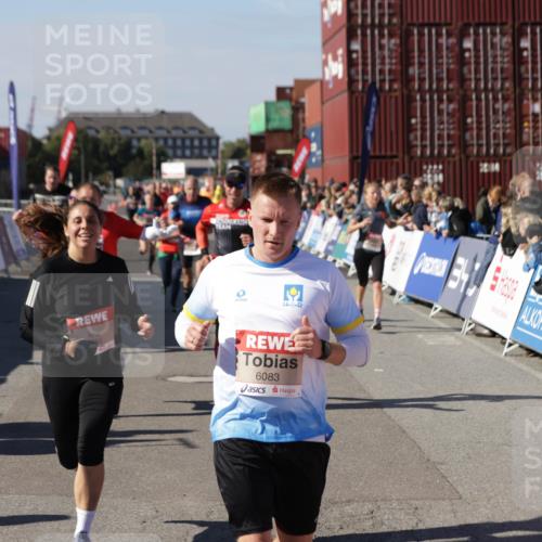 03.10.2025 - Köhlbrandbrückenlauf Jannik Wohlers http://msf.ph/oto/9054831 03.10.2025 13:10:04 Ziel 4196, 4260, 4573, 4718, 4730, 4787, 4837, 4929, 5763, 5977, 6083, 6111, 6428, 6432, 6750, 6764, 6813 meine-sportfotos.de