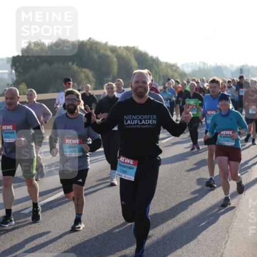 03.10.2025 - Köhlbrandbrückenlauf Jannik Wohlers http://msf.ph/oto/9054834 03.10.2025 09:20:24 Position 3 27, 3022, 3026, 1785, 1754 meine-sportfotos.de