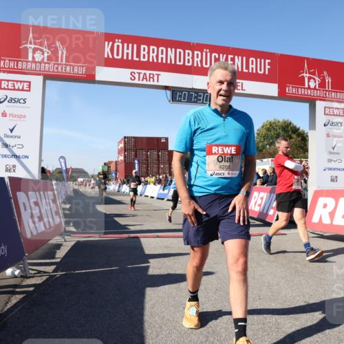03.10.2025 - Köhlbrandbrückenlauf Lena Gebhardt http://msf.ph/oto/9054836 03.10.2025 13:07:31 Ziel 4113, 4254, 4287, 4288, 4375, 4590, 4636, 4794, 4806, 5645, 5646, 5870, 5872, 6459 meine-sportfotos.de