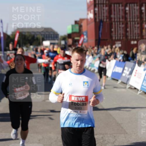 03.10.2025 - Köhlbrandbrückenlauf Jannik Wohlers http://msf.ph/oto/9054842 03.10.2025 13:10:04 Ziel 4196, 4260, 4573, 4718, 4730, 4787, 4837, 4929, 5763, 5977, 6083, 6111, 6428, 6432, 6750, 6764, 6813 meine-sportfotos.de