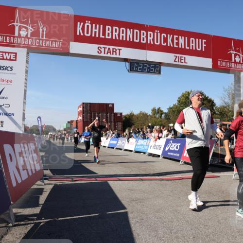 03.10.2025 - Köhlbrandbrückenlauf Lena Gebhardt http://msf.ph/oto/9054844 03.10.2025 13:23:52 Ziel 4285, 4465, 4918, 5081, 5093, 5431, 5709, 5742, 6728 meine-sportfotos.de