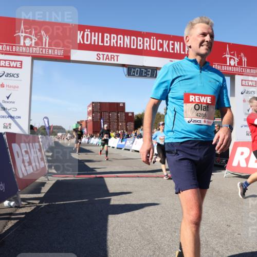 03.10.2025 - Köhlbrandbrückenlauf Lena Gebhardt http://msf.ph/oto/9054848 03.10.2025 13:07:31 Ziel 4113, 4254, 4287, 4288, 4375, 4590, 4636, 4794, 4806, 5645, 5646, 5870, 5872, 6459 meine-sportfotos.de