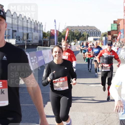 03.10.2025 - Köhlbrandbrückenlauf Jannik Wohlers http://msf.ph/oto/9054853 03.10.2025 13:10:04 Ziel 4196, 4260, 4573, 4718, 4730, 4787, 4837, 4929, 5763, 5977, 6083, 6111, 6428, 6432, 6750, 6764, 6813 meine-sportfotos.de