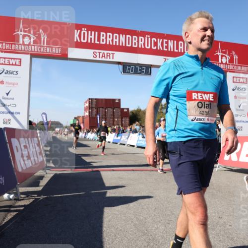 03.10.2025 - Köhlbrandbrückenlauf Lena Gebhardt http://msf.ph/oto/9054864 03.10.2025 13:07:31 Ziel 4113, 4254, 4287, 4288, 4375, 4590, 4636, 4794, 4806, 5645, 5646, 5870, 5872, 6459 meine-sportfotos.de
