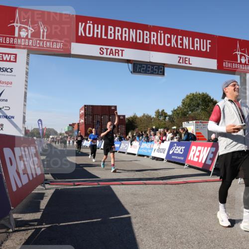 03.10.2025 - Köhlbrandbrückenlauf Lena Gebhardt http://msf.ph/oto/9054867 03.10.2025 13:23:53 Ziel 4285, 4465, 4647, 4918, 5081, 5093, 5361, 5431, 5709, 5742, 6728 meine-sportfotos.de