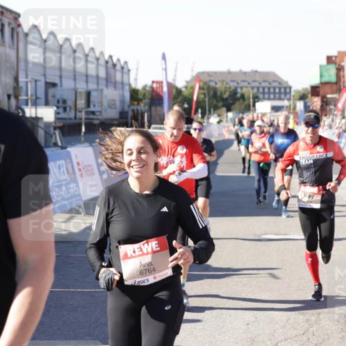 03.10.2025 - Köhlbrandbrückenlauf Jannik Wohlers http://msf.ph/oto/9054873 03.10.2025 13:10:05 Ziel 4196, 4260, 4573, 4730, 4787, 4929, 5763, 5977, 6083, 6111, 6428, 6432, 6750, 6764, 6813 meine-sportfotos.de