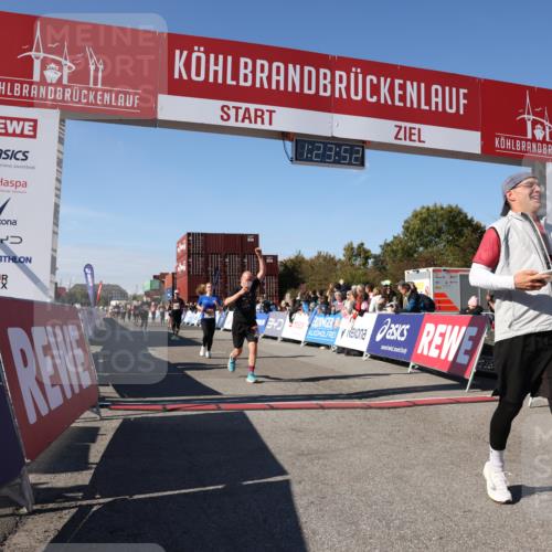 03.10.2025 - Köhlbrandbrückenlauf Lena Gebhardt http://msf.ph/oto/9054875 03.10.2025 13:23:53 Ziel 4285, 4465, 4647, 4918, 5081, 5093, 5361, 5431, 5709, 5742, 6728 meine-sportfotos.de