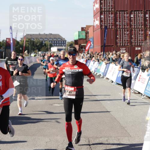 03.10.2025 - Köhlbrandbrückenlauf Jannik Wohlers http://msf.ph/oto/9054880 03.10.2025 13:10:05 Ziel 4196, 4260, 4573, 4730, 4787, 4929, 5763, 5977, 6083, 6111, 6428, 6432, 6750, 6764, 6813 meine-sportfotos.de