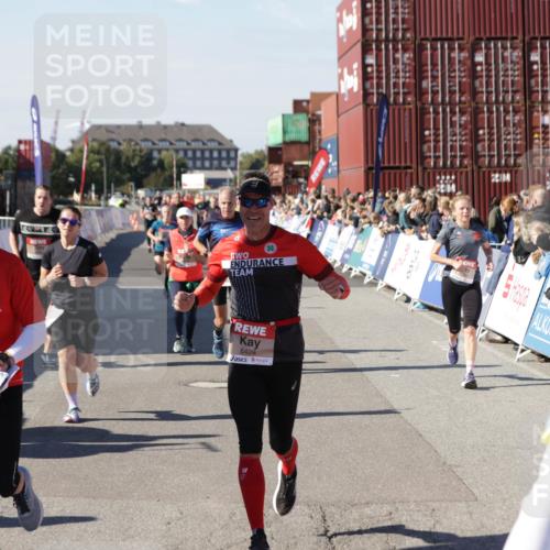 03.10.2025 - Köhlbrandbrückenlauf Jannik Wohlers http://msf.ph/oto/9054883 03.10.2025 13:10:05 Ziel 4196, 4260, 4573, 4730, 4787, 4929, 5763, 5977, 6083, 6111, 6428, 6432, 6750, 6764, 6813 meine-sportfotos.de