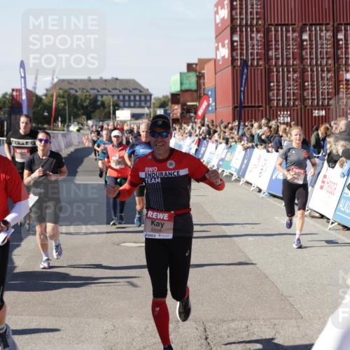 03.10.2025 - Köhlbrandbrückenlauf Jannik Wohlers http://msf.ph/oto/9054889 03.10.2025 13:10:05 Ziel 4196, 4260, 4573, 4730, 4787, 4929, 5763, 5977, 6083, 6111, 6428, 6432, 6750, 6764, 6813 meine-sportfotos.de