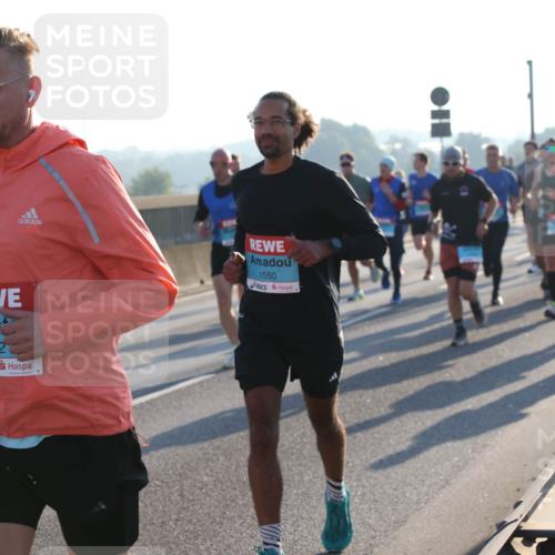 03.10.2025 - Köhlbrandbrückenlauf Lena Gebhardt http://msf.ph/oto/9054895 03.10.2025 09:16:43 Position 1 1550, 1292 meine-sportfotos.de