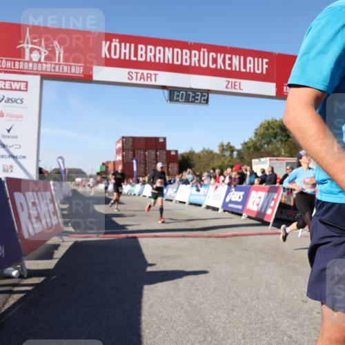 03.10.2025 - Köhlbrandbrückenlauf Lena Gebhardt http://msf.ph/oto/9054896 03.10.2025 13:07:32 Ziel 4113, 4165, 4254, 4263, 4287, 4288, 4375, 4590, 4636, 5645, 5646, 5870, 5872 meine-sportfotos.de