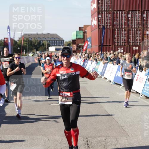 03.10.2025 - Köhlbrandbrückenlauf Jannik Wohlers http://msf.ph/oto/9054903 03.10.2025 13:10:06 Ziel 4196, 4260, 4573, 4730, 4787, 4929, 5763, 5977, 6083, 6111, 6428, 6432, 6750, 6764, 6813 meine-sportfotos.de