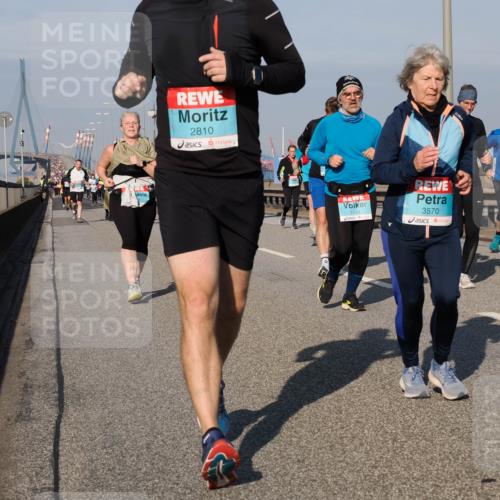 03.10.2025 - Köhlbrandbrückenlauf Fabian Wolf http://msf.ph/oto/9054905 03.10.2025 10:02:51 Position 3 2810, 3114, 3570, 2200 meine-sportfotos.de