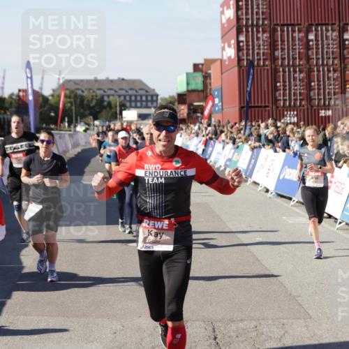 03.10.2025 - Köhlbrandbrückenlauf Jannik Wohlers http://msf.ph/oto/9054911 03.10.2025 13:10:06 Ziel 4196, 4260, 4573, 4730, 4787, 4929, 5763, 5977, 6083, 6111, 6428, 6432, 6750, 6764, 6813 meine-sportfotos.de