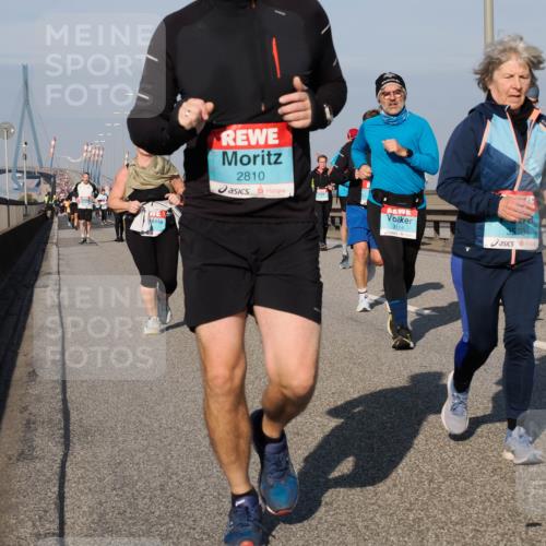 03.10.2025 - Köhlbrandbrückenlauf Fabian Wolf http://msf.ph/oto/9054913 03.10.2025 10:02:51 Position 3 2810, 3114, 3570 meine-sportfotos.de