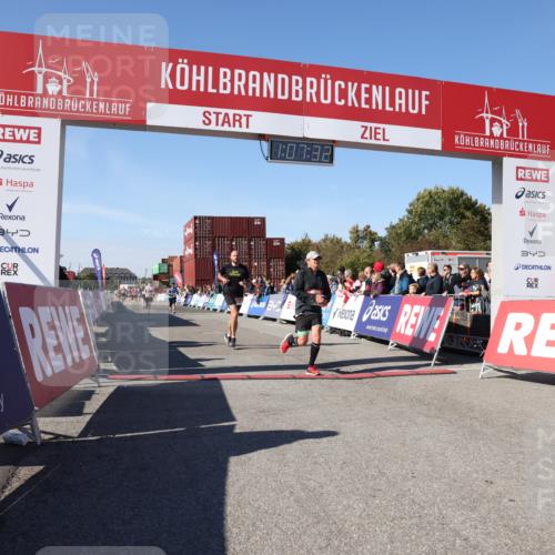 03.10.2025 - Köhlbrandbrückenlauf Lena Gebhardt http://msf.ph/oto/9054915 03.10.2025 13:07:33 Ziel 4113, 4165, 4254, 4263, 4287, 4288, 4375, 4590, 4636, 5870, 5872 meine-sportfotos.de