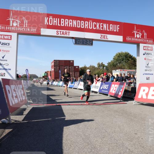 03.10.2025 - Köhlbrandbrückenlauf Lena Gebhardt http://msf.ph/oto/9054925 03.10.2025 13:07:33 Ziel 4113, 4165, 4254, 4263, 4287, 4288, 4375, 4590, 4636, 5870, 5872 meine-sportfotos.de