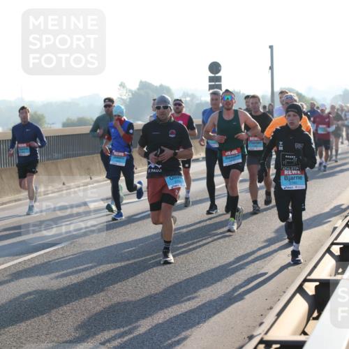 03.10.2025 - Köhlbrandbrückenlauf Lena Gebhardt http://msf.ph/oto/9054926 03.10.2025 09:16:44 Position 1 3593, 2759, 2760 meine-sportfotos.de