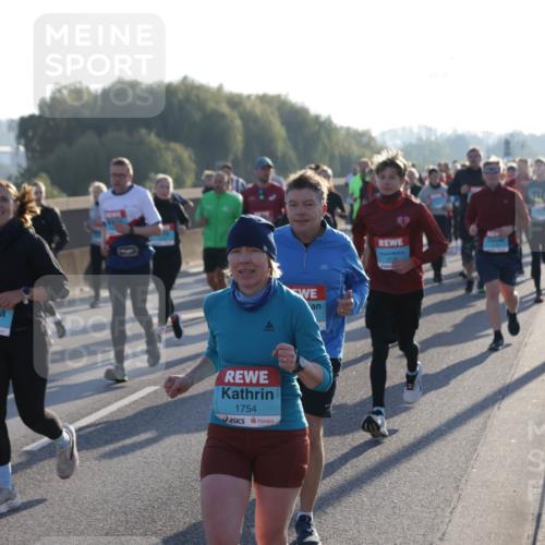 03.10.2025 - Köhlbrandbrückenlauf Jannik Wohlers http://msf.ph/oto/9054931 03.10.2025 09:20:25 Position 3 670, 1754, 3738 meine-sportfotos.de