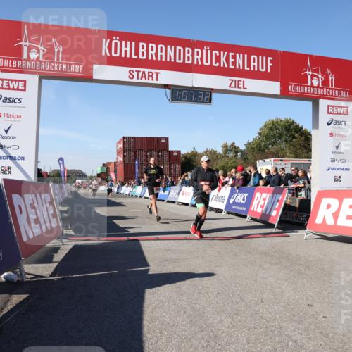 03.10.2025 - Köhlbrandbrückenlauf Lena Gebhardt http://msf.ph/oto/9054932 03.10.2025 13:07:33 Ziel 4113, 4165, 4254, 4263, 4287, 4288, 4375, 4590, 4636, 5870, 5872 meine-sportfotos.de