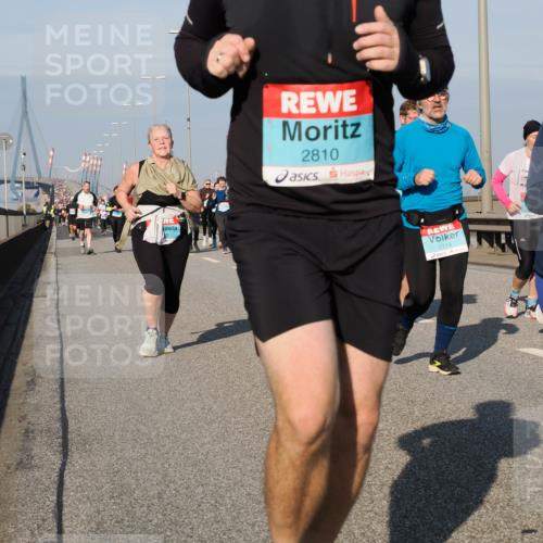 03.10.2025 - Köhlbrandbrückenlauf Fabian Wolf http://msf.ph/oto/9054936 03.10.2025 10:02:52 Position 3 2810, 3114, 3570 meine-sportfotos.de