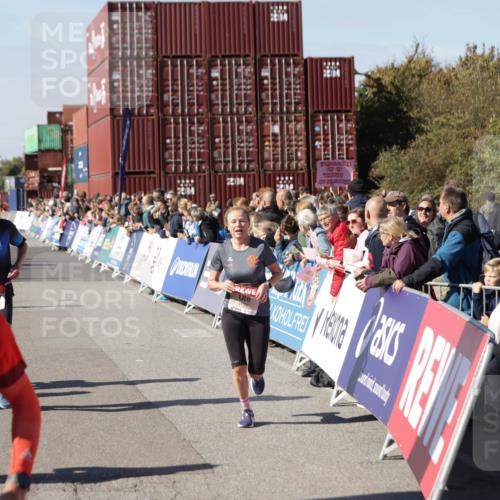 03.10.2025 - Köhlbrandbrückenlauf Jannik Wohlers http://msf.ph/oto/9054940 03.10.2025 13:10:06 Ziel 4196, 4260, 4573, 4730, 4787, 4929, 5763, 5977, 6083, 6111, 6428, 6432, 6750, 6764, 6813 meine-sportfotos.de