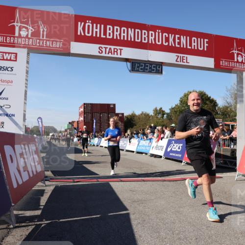 03.10.2025 - Köhlbrandbrückenlauf Lena Gebhardt http://msf.ph/oto/9054949 03.10.2025 13:23:55 Ziel 4465, 4647, 4918, 5081, 5106, 5361, 5431, 5709, 5742, 6728 meine-sportfotos.de