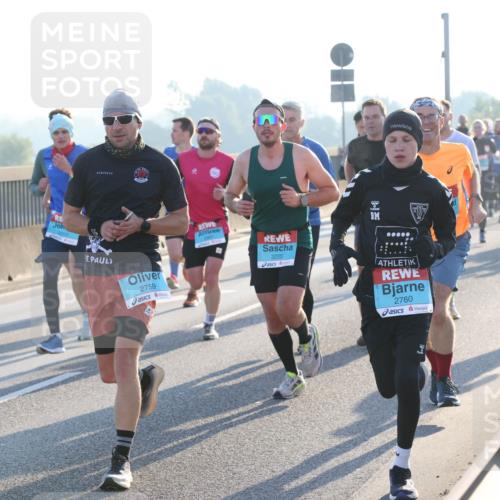 03.10.2025 - Köhlbrandbrückenlauf Lena Gebhardt http://msf.ph/oto/9054950 03.10.2025 09:16:44 Position 1 2955, 2759, 3205, 2760 meine-sportfotos.de