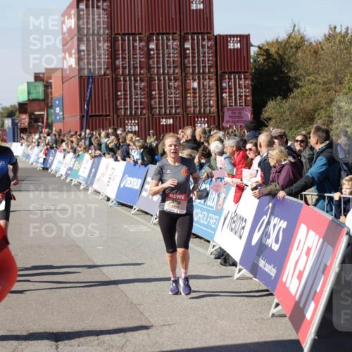 03.10.2025 - Köhlbrandbrückenlauf Jannik Wohlers http://msf.ph/oto/9054951 03.10.2025 13:10:07 Ziel 4196, 4343, 4573, 4730, 4787, 4929, 5763, 5977, 6083, 6111, 6428, 6432, 6764, 6813 meine-sportfotos.de
