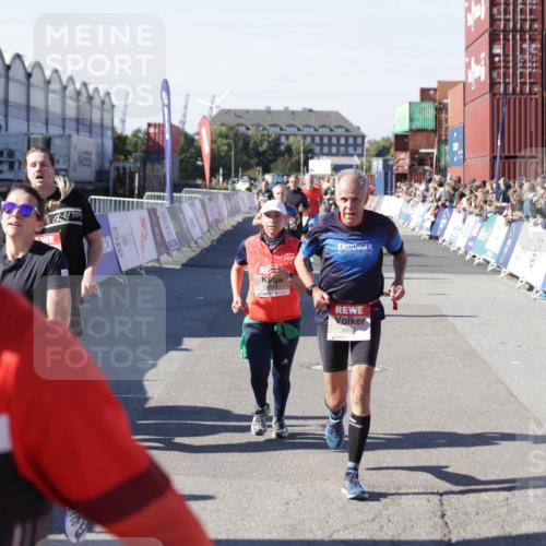 03.10.2025 - Köhlbrandbrückenlauf Jannik Wohlers http://msf.ph/oto/9054958 03.10.2025 13:10:07 Ziel 4196, 4343, 4573, 4730, 4787, 4929, 5763, 5977, 6083, 6111, 6428, 6432, 6764, 6813 meine-sportfotos.de