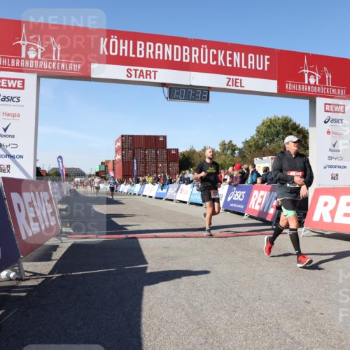 03.10.2025 - Köhlbrandbrückenlauf Lena Gebhardt http://msf.ph/oto/9054960 03.10.2025 13:07:34 Ziel 4113, 4165, 4254, 4263, 4287, 4288, 4375, 4636, 5870, 5872, 6744 meine-sportfotos.de