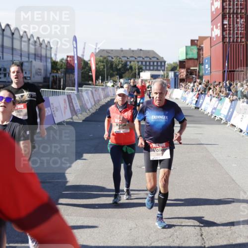 03.10.2025 - Köhlbrandbrückenlauf Jannik Wohlers http://msf.ph/oto/9054962 03.10.2025 13:10:07 Ziel 4196, 4343, 4573, 4730, 4787, 4929, 5763, 5977, 6083, 6111, 6428, 6432, 6764, 6813 meine-sportfotos.de