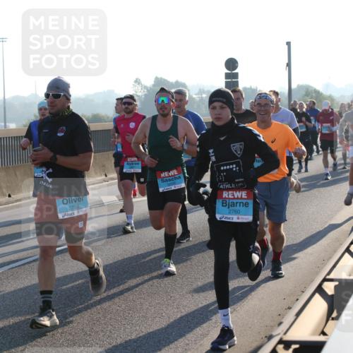 03.10.2025 - Köhlbrandbrückenlauf Lena Gebhardt http://msf.ph/oto/9054964 03.10.2025 09:16:45 Position 1 2759, 3205, 2760 meine-sportfotos.de