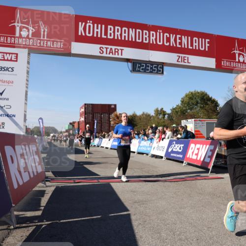 03.10.2025 - Köhlbrandbrückenlauf Lena Gebhardt http://msf.ph/oto/9054966 03.10.2025 13:23:55 Ziel 4465, 4647, 4918, 5081, 5106, 5361, 5431, 5709, 5742, 6728 meine-sportfotos.de