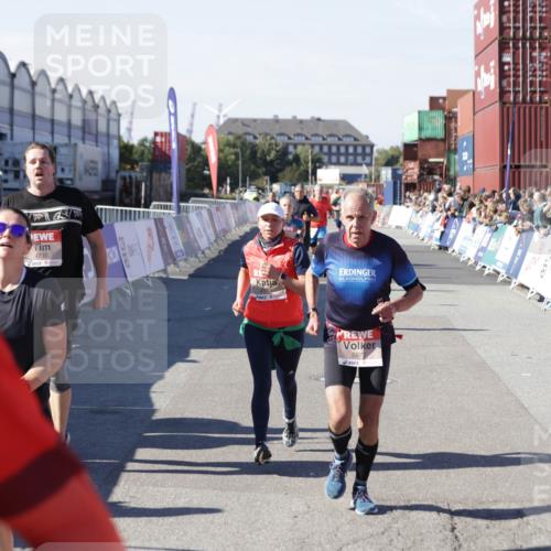 03.10.2025 - Köhlbrandbrückenlauf Jannik Wohlers http://msf.ph/oto/9054969 03.10.2025 13:10:07 Ziel 4196, 4343, 4573, 4730, 4787, 4929, 5763, 5977, 6083, 6111, 6428, 6432, 6764, 6813 meine-sportfotos.de