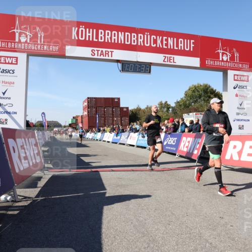 03.10.2025 - Köhlbrandbrückenlauf Lena Gebhardt http://msf.ph/oto/9054971 03.10.2025 13:07:34 Ziel 4113, 4165, 4254, 4263, 4287, 4288, 4375, 4636, 5870, 5872, 6744 meine-sportfotos.de
