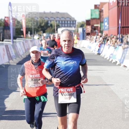 03.10.2025 - Köhlbrandbrückenlauf Jannik Wohlers http://msf.ph/oto/9054977 03.10.2025 13:10:08 Ziel 4196, 4343, 4573, 4683, 4730, 4787, 4929, 5763, 5977, 6083, 6111, 6428, 6432, 6764, 6813 meine-sportfotos.de