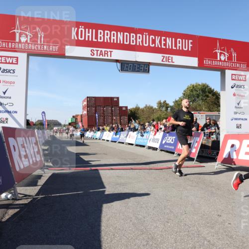 03.10.2025 - Köhlbrandbrückenlauf Lena Gebhardt http://msf.ph/oto/9054991 03.10.2025 13:07:34 Ziel 4113, 4165, 4254, 4263, 4287, 4288, 4375, 4636, 5870, 5872, 6744 meine-sportfotos.de