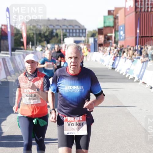 03.10.2025 - Köhlbrandbrückenlauf Jannik Wohlers http://msf.ph/oto/9054992 03.10.2025 13:10:08 Ziel 4196, 4343, 4573, 4683, 4730, 4787, 4929, 5763, 5977, 6083, 6111, 6428, 6432, 6764, 6813 meine-sportfotos.de