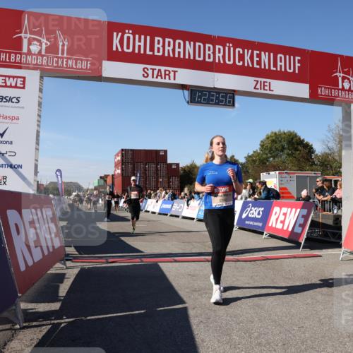 03.10.2025 - Köhlbrandbrückenlauf Lena Gebhardt http://msf.ph/oto/9054995 03.10.2025 13:23:56 Ziel 4465, 4647, 4918, 5081, 5106, 5361, 5387, 5431, 5709, 5742, 6557, 6728 meine-sportfotos.de