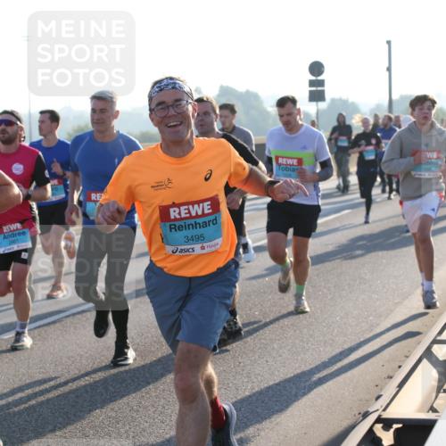 03.10.2025 - Köhlbrandbrückenlauf Lena Gebhardt http://msf.ph/oto/9055007 03.10.2025 09:16:46 Position 1 3205, 2961, 3495 meine-sportfotos.de