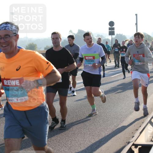 03.10.2025 - Köhlbrandbrückenlauf Lena Gebhardt http://msf.ph/oto/9055022 03.10.2025 09:16:46 Position 1 2961, 3, 3495, 1226, 1396 meine-sportfotos.de