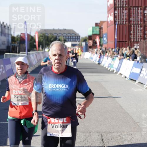 03.10.2025 - Köhlbrandbrückenlauf Jannik Wohlers http://msf.ph/oto/9055023 03.10.2025 13:10:09 Ziel 4196, 4343, 4573, 4683, 4730, 4787, 4822, 4929, 5977, 6083, 6111, 6428, 6432, 6764, 6813 meine-sportfotos.de